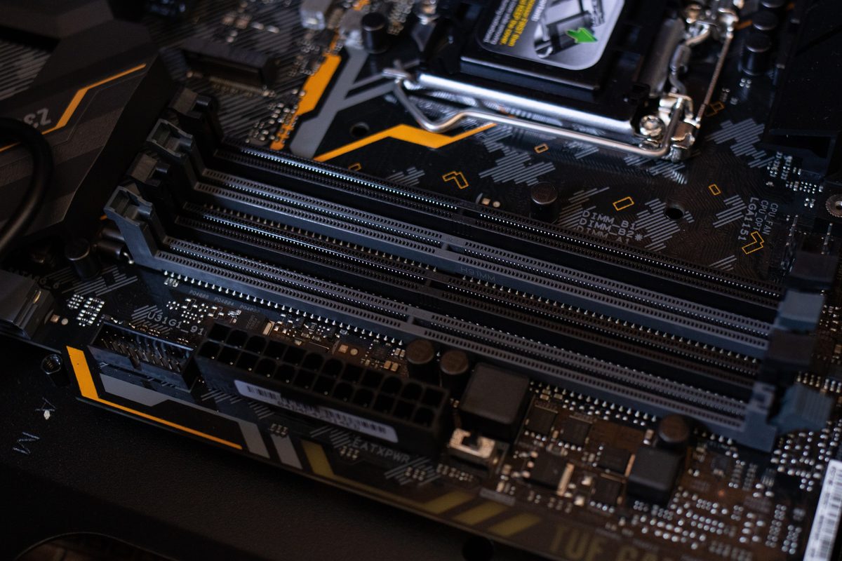 Top Five Domestic UPS Power Supply Manufacturers Unveiled! Huawei Fails to Make the Top Three, with the Fourth-Place Contender Focusing on Customization for SMEs